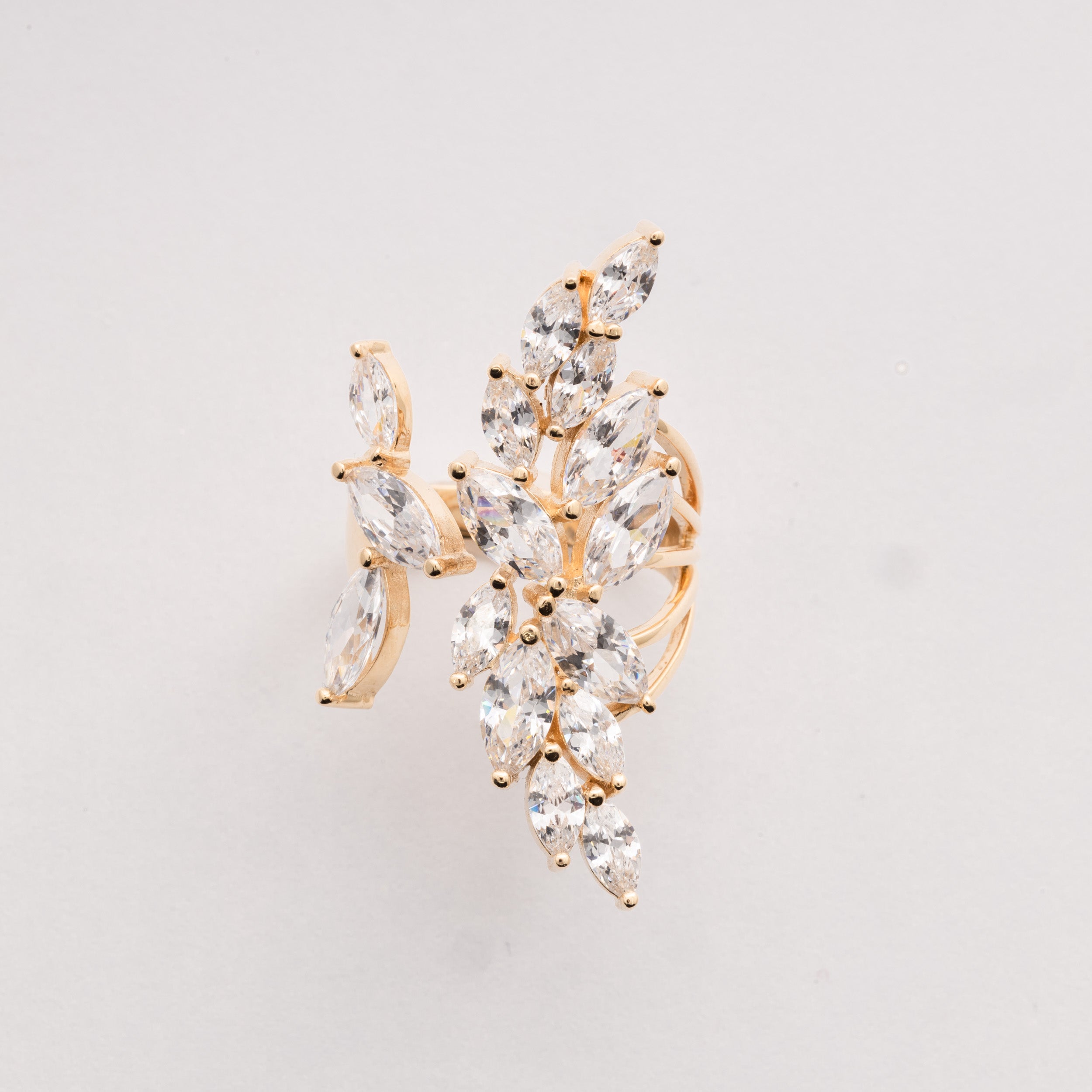 White Pear Zirconias Stone Ring