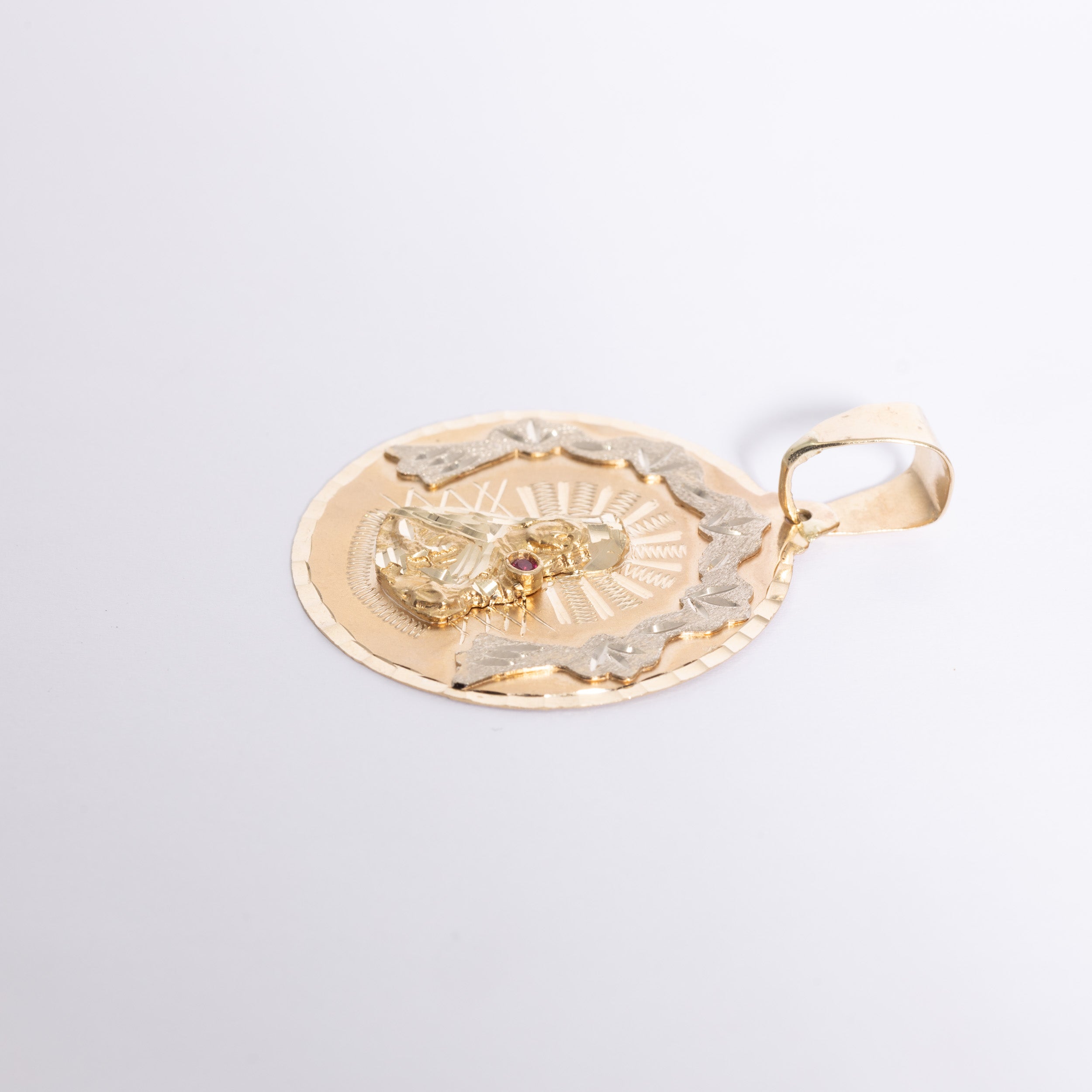 Medallion pendant
