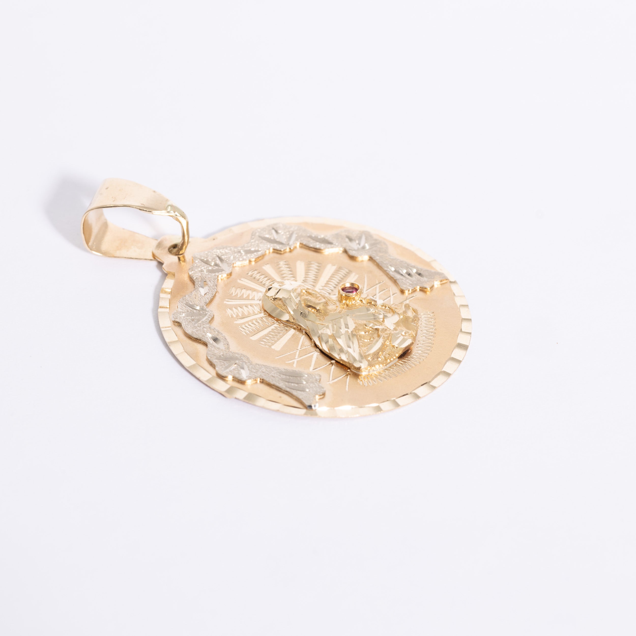 Medallion pendant